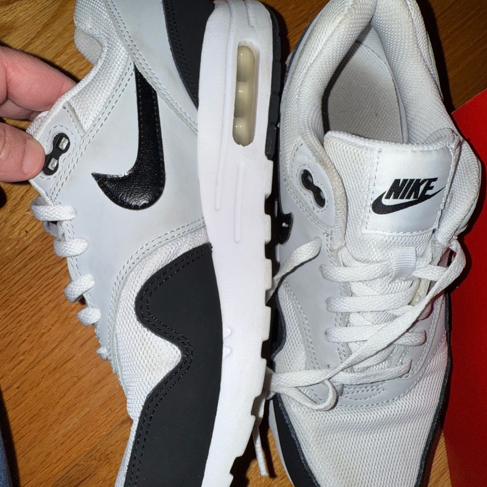 Nike Men's White and Black Air Max Sneakers